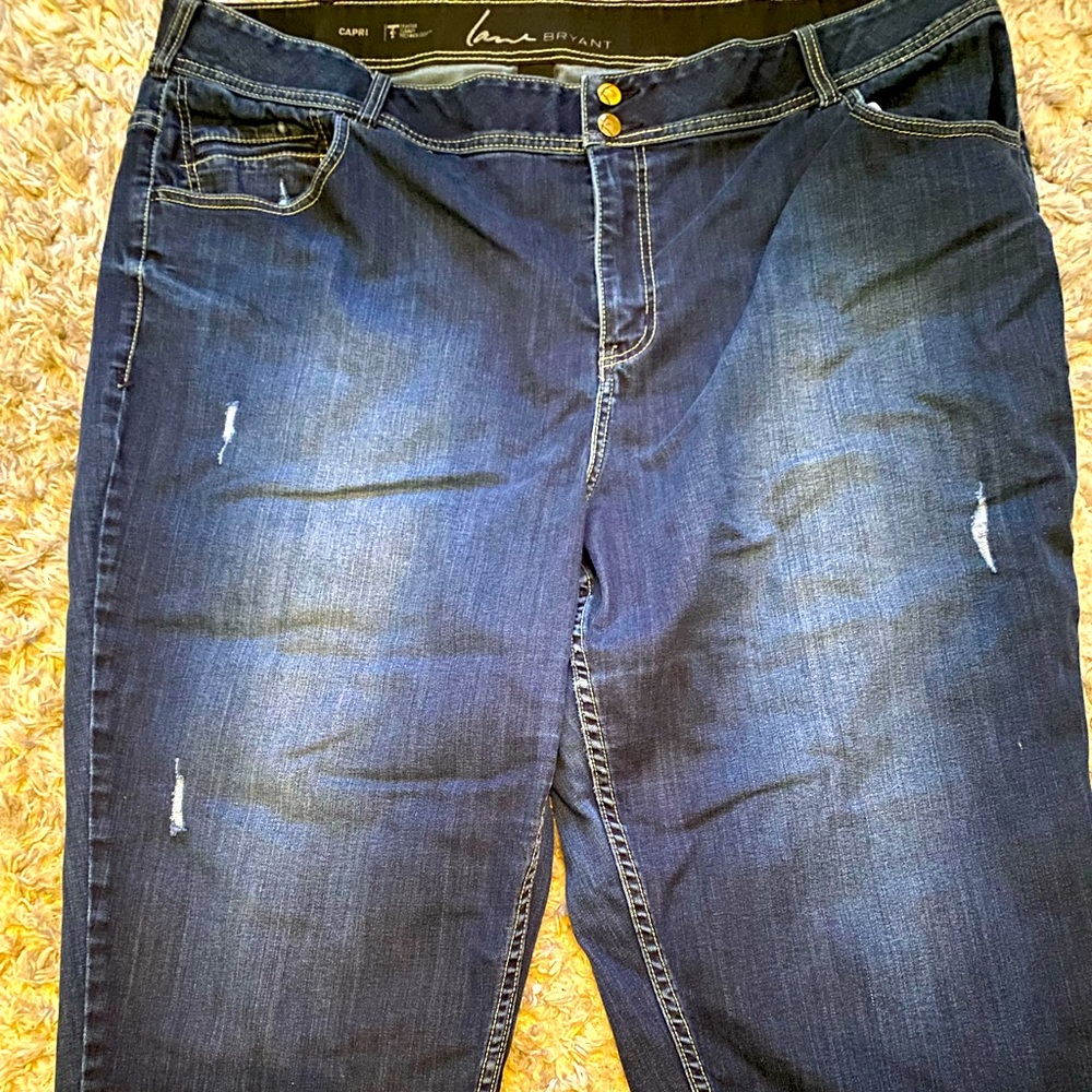 Size 26, Lane Bryant Dark wash denim capris with T3